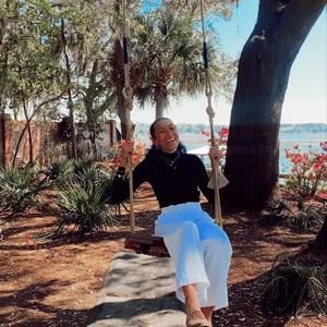 Meet your Posher, Cierra